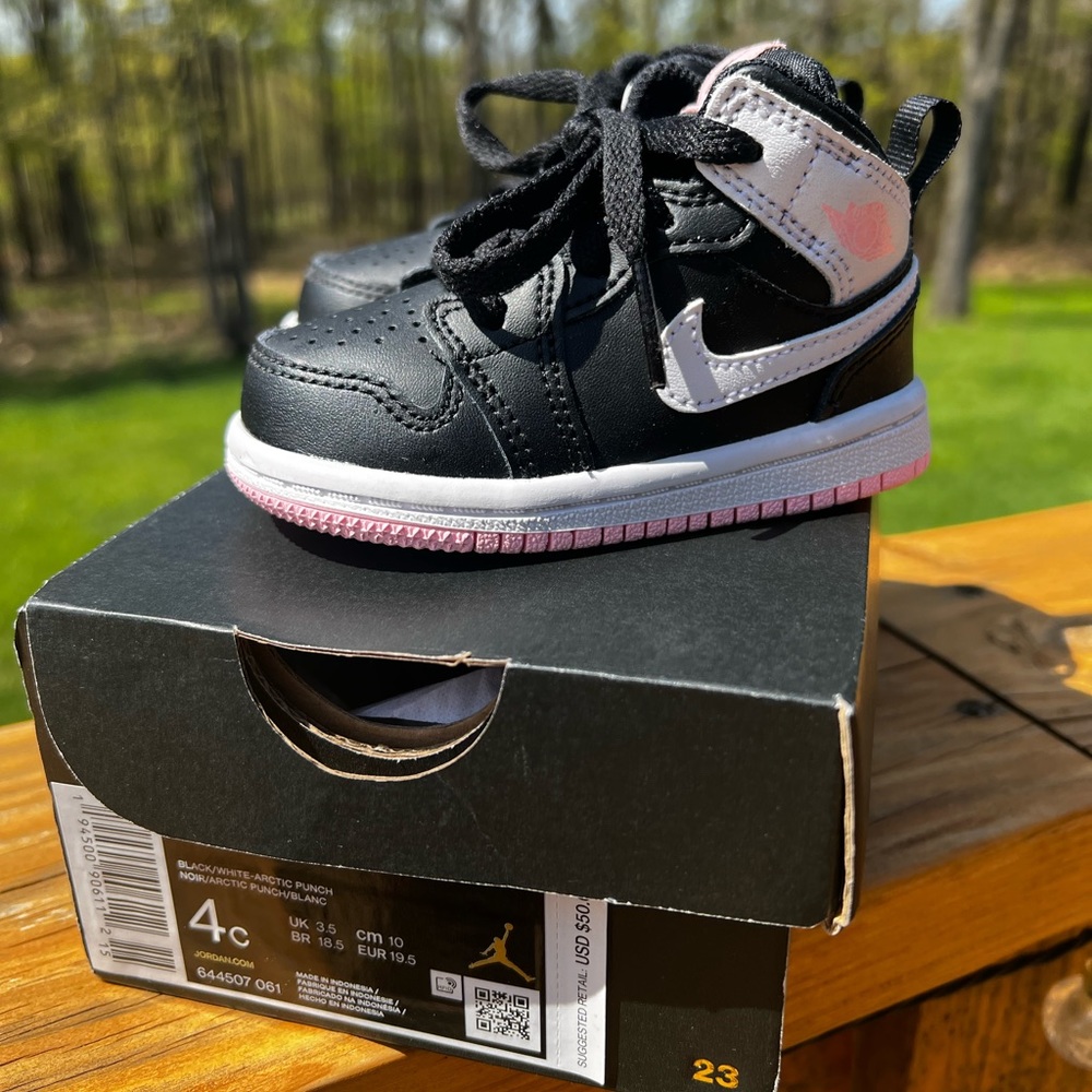 Jordan 1 MID size 4c